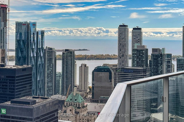 6205 - 180 UNIVERSITY Avenue