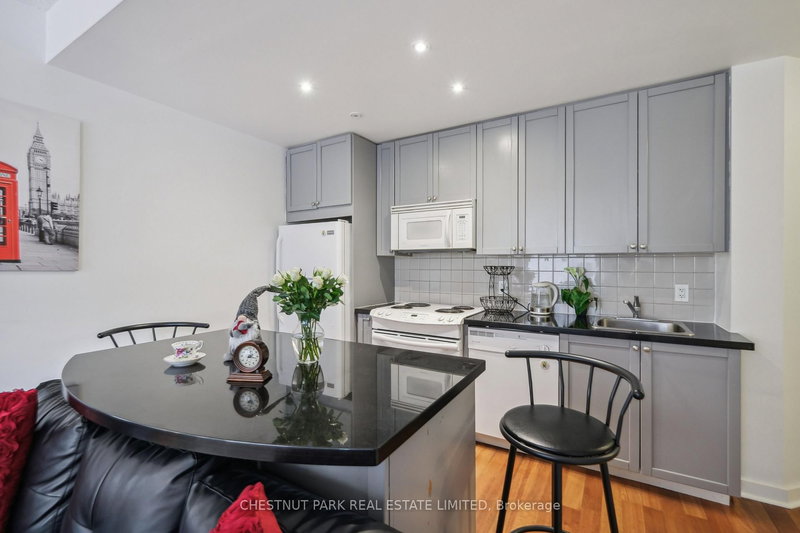 1014 - 85 Bloor St E, Toronto, M4W 3Y1 | Image 3