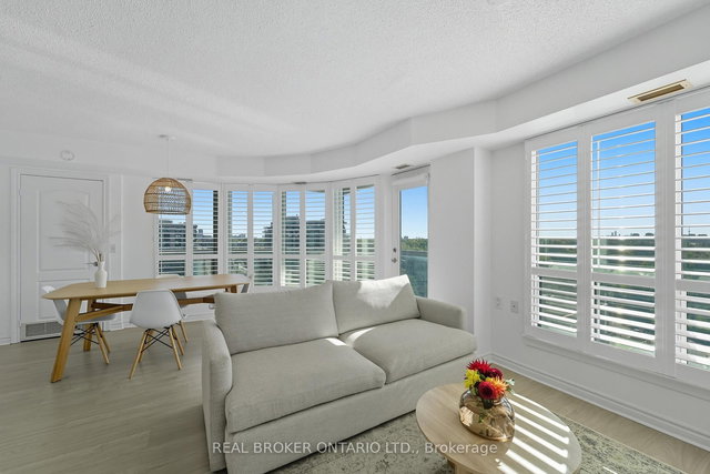 704 - 1030 Sheppard Avenue W