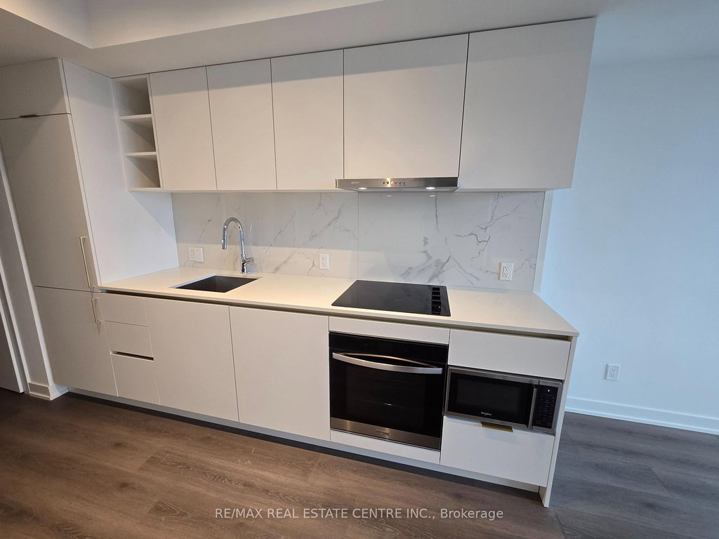 3011 - 8 Wellesley St W Street 5