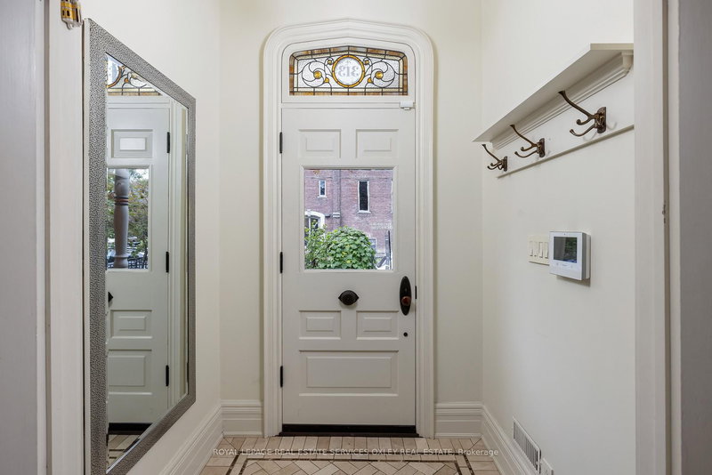 313 Sumach St, Toronto, M5A 3K4 | Image 3