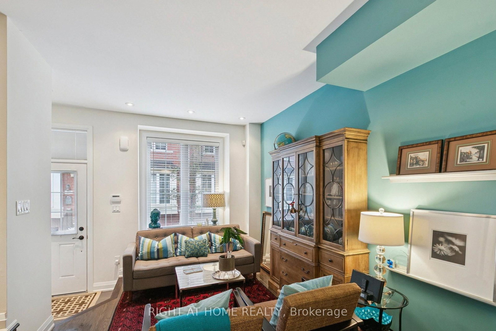 Listing Image 5
