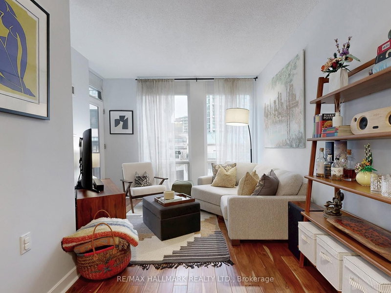 1403 - 85 Bloor St E, Toronto, M4W 3Y1 | Image 2