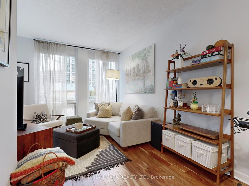 1403 - 85 Bloor St E, Toronto, M4W 3Y1 | Image 3