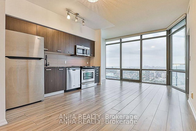 4202 - 832 Bay Street