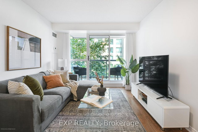 527 - 109 Front Street E