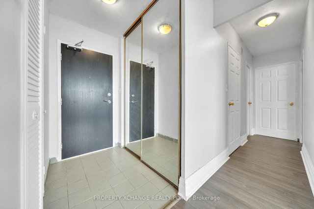 1004 - 15 Vicora Link Way