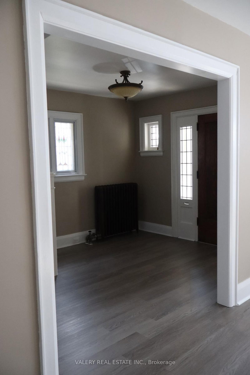 207 Oakwood Ave, Toronto, M6E 2V3 | Image 2