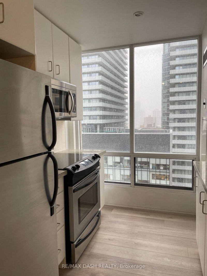 1511 - 85 Bloor St E, Toronto, M4W 3Y1 | Image 3