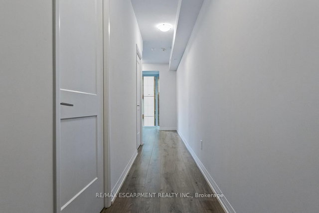 4021 - 28 Widmer Street