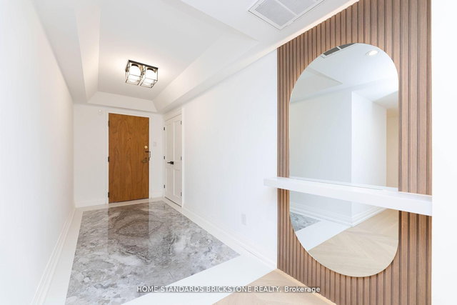 805 - 61 St Clair Avenue W