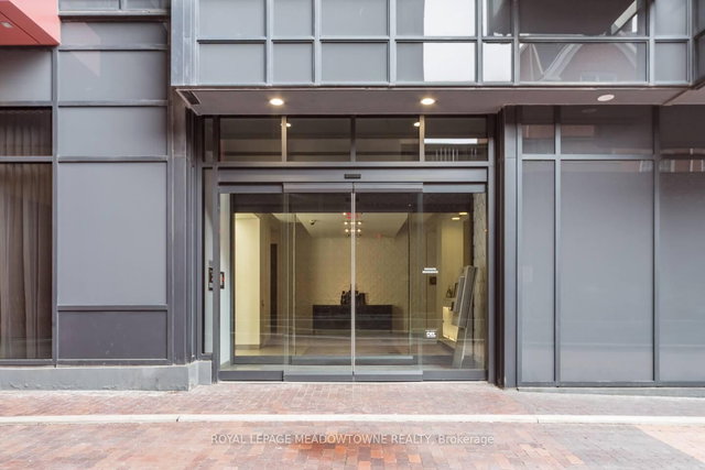 210 - 560 Front Street W