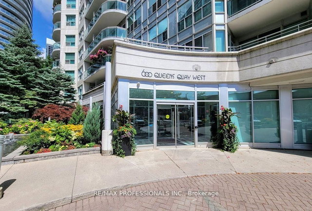 1028 - 600 Queens Quay W