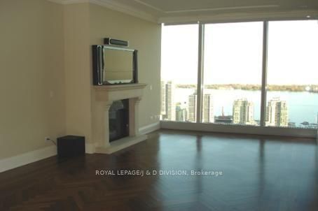 3405 - 183 Wellington Street W