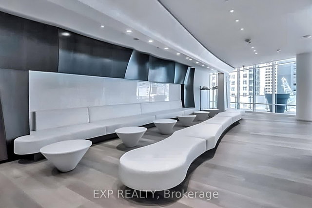 3211 - 1 Bloor Street E