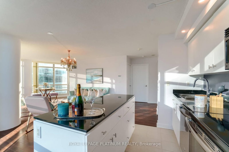 2309 - 397 Front St W, Toronto, M5V 3S1 | Image 2