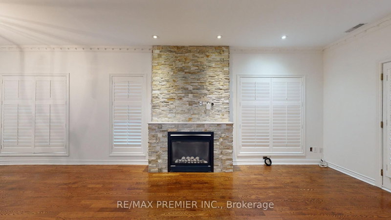 21 David Dunlap Circ, Toronto, M3C 4B9 | Image 3