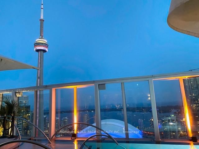 1114 - 88 Blue Jays Way