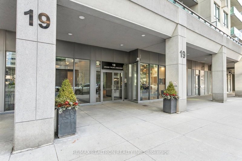 1215 - 19 Grand Trunk Cres, Toronto, M5J 3A3 | Image 2