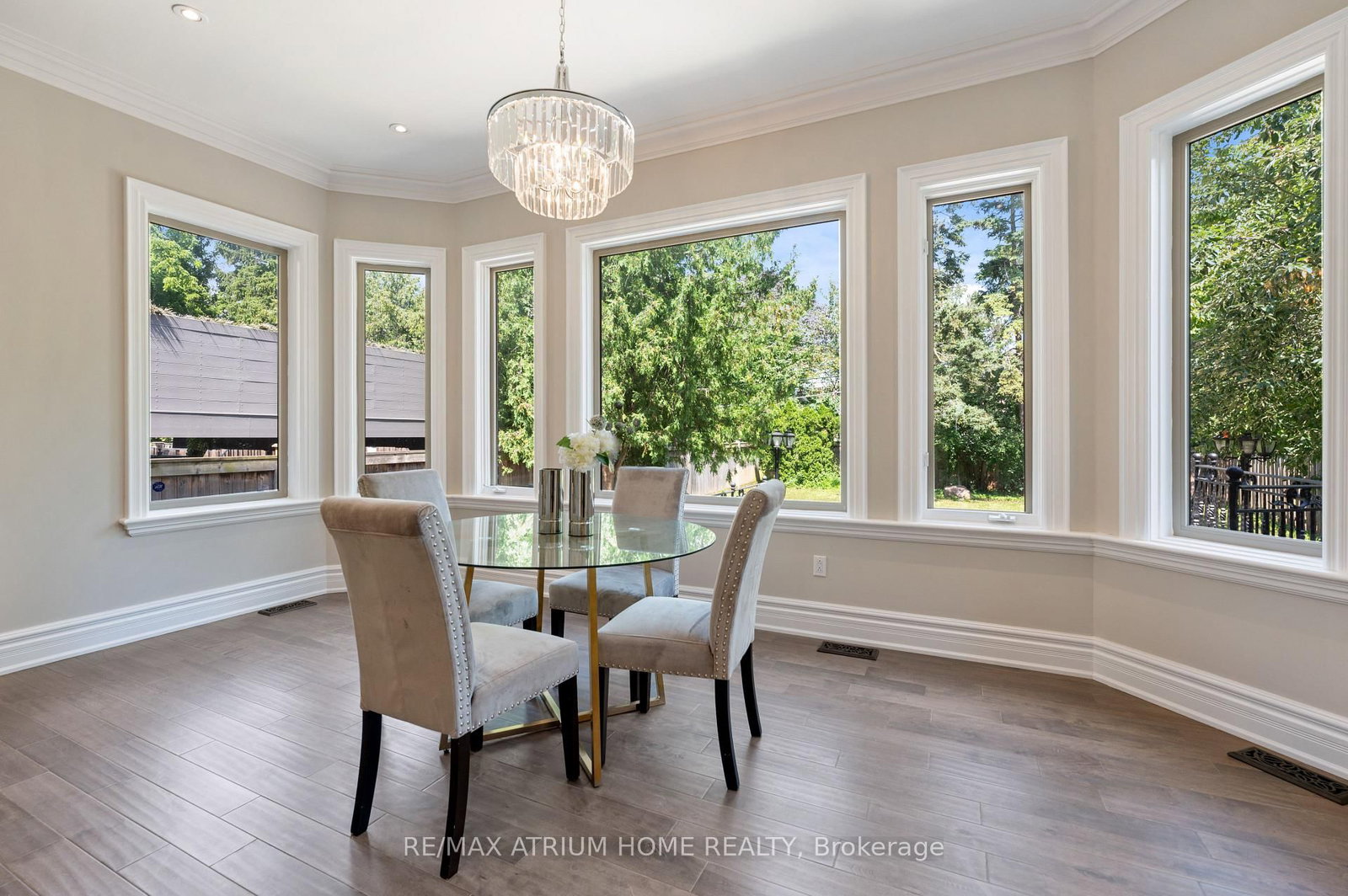 242 Parkview Avenue • Toronto, ON photo 10