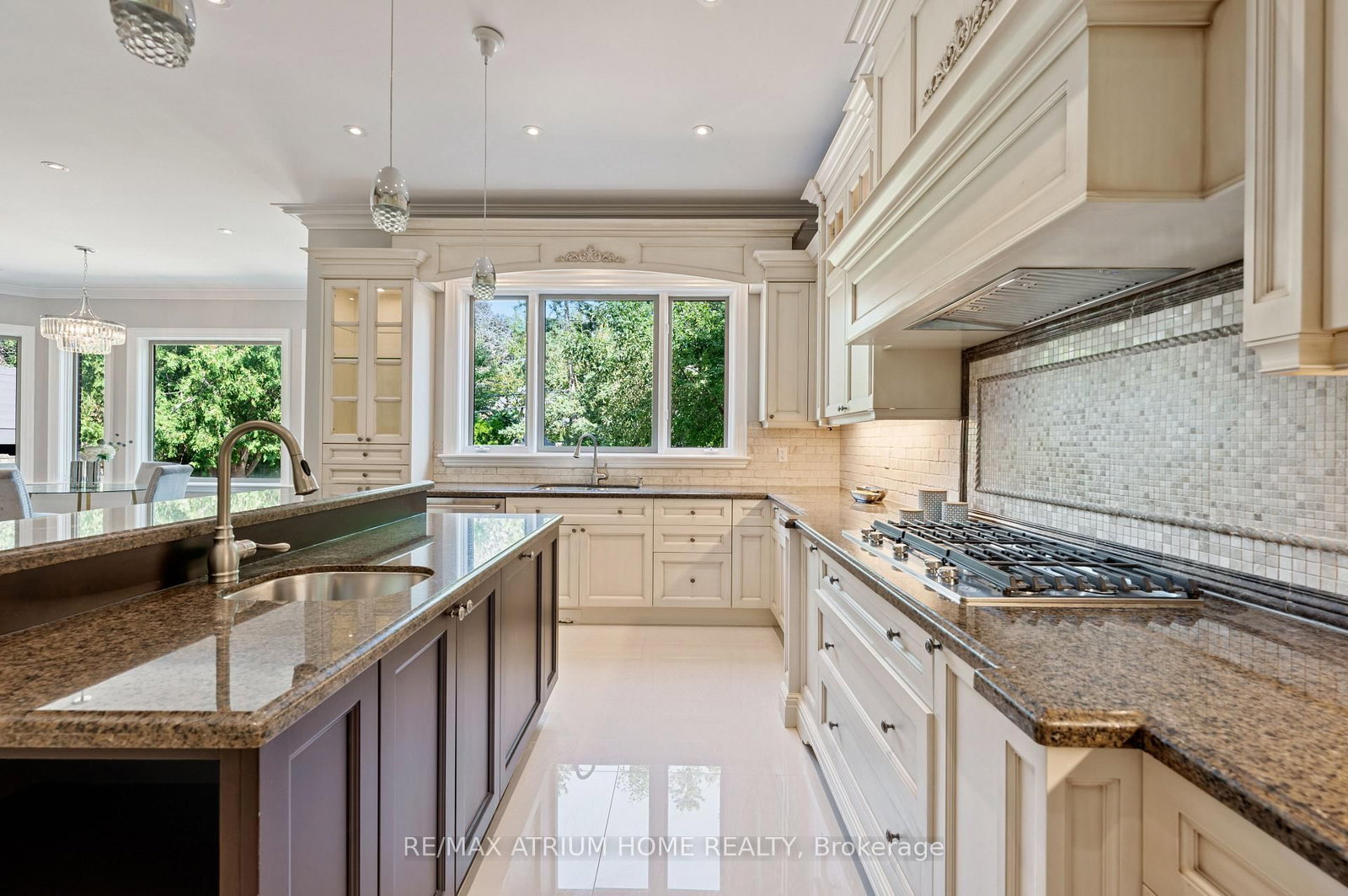 242 Parkview Avenue • Toronto, ON photo 14
