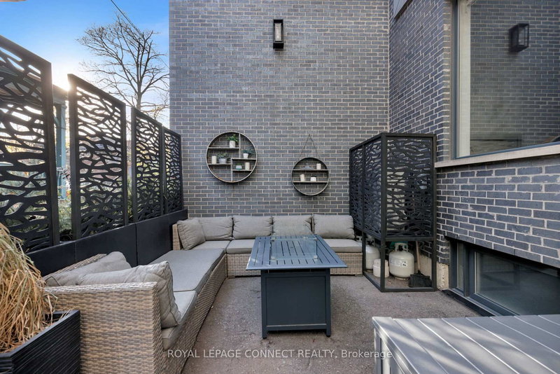 TH3 - 126 Spadina Rd, Toronto, M5R 2T8 | Image 3