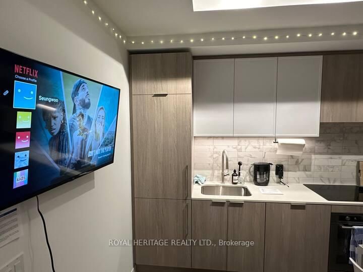 2020 Bathurst Street, Unit 711 - Photo 11