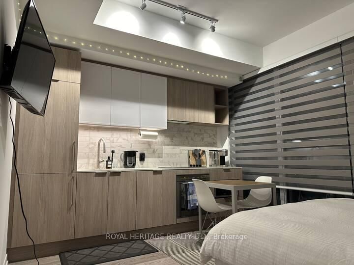 2020 Bathurst Street, Unit 711 - Photo 6