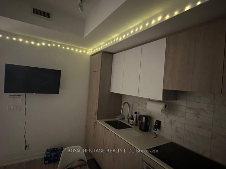 2020 Bathurst Street, Unit 711 - Photo 7