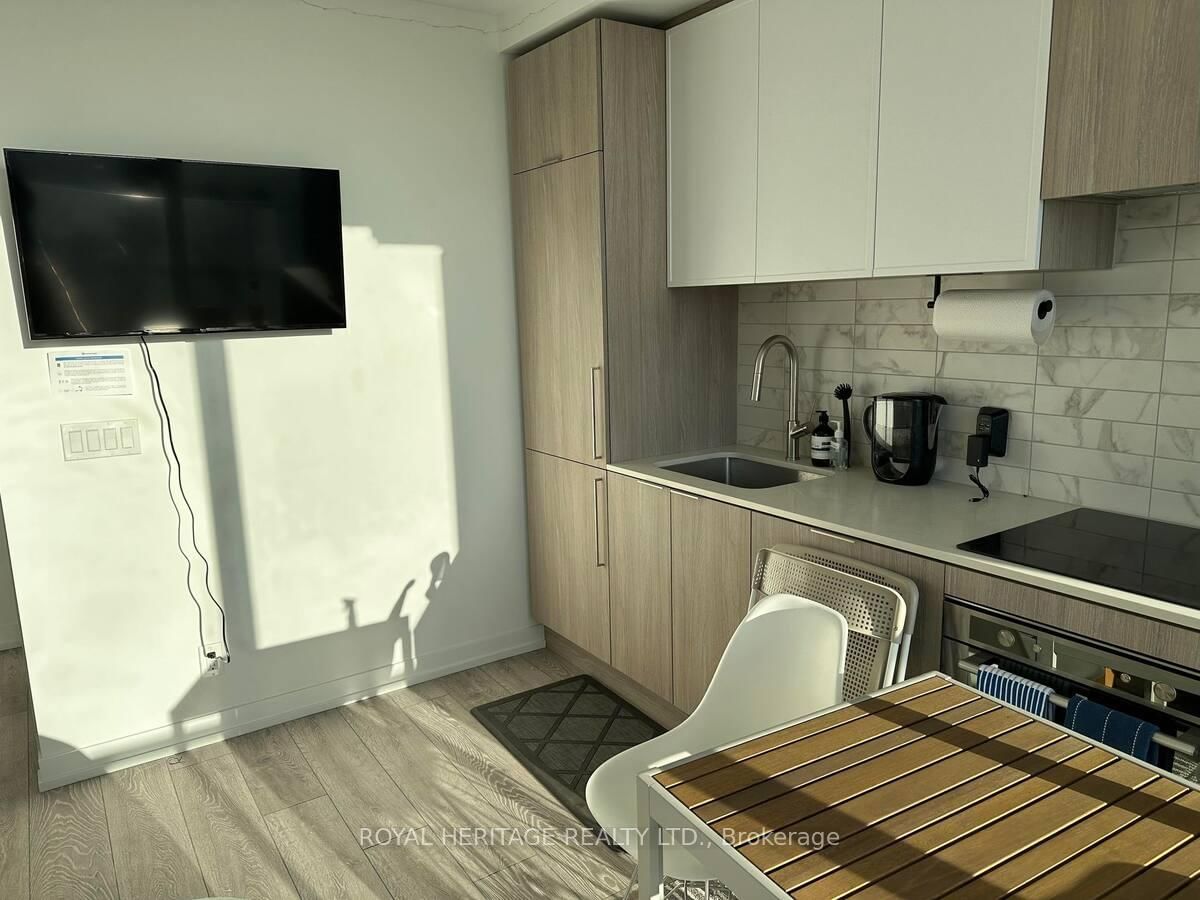 2020 Bathurst Street, Unit 711 - Photo 8