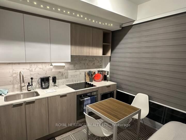 2020 Bathurst Street, Unit 711 - Photo 9