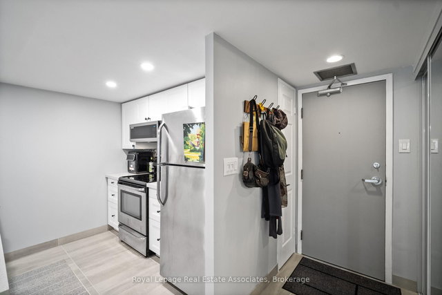 805 - 705 King Street W