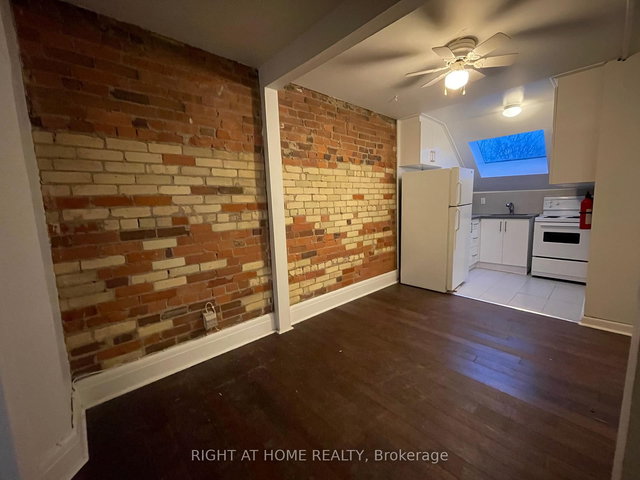 5 - 176 Spadina Road