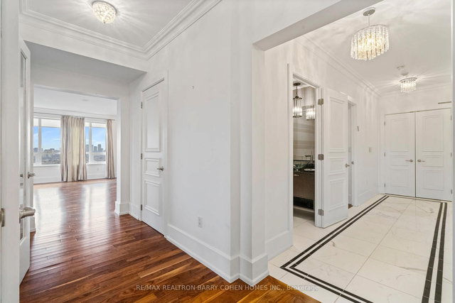 805c - 662 Sheppard Avenue E