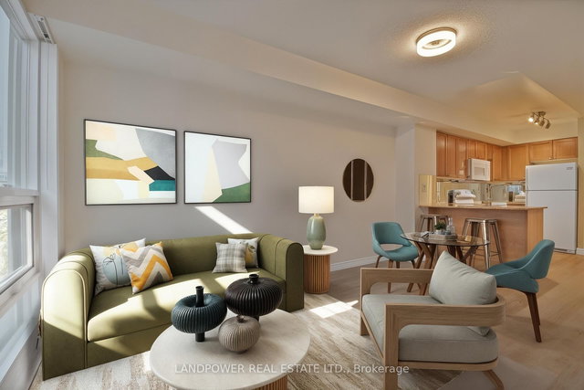 1810 - 761 Bay Street