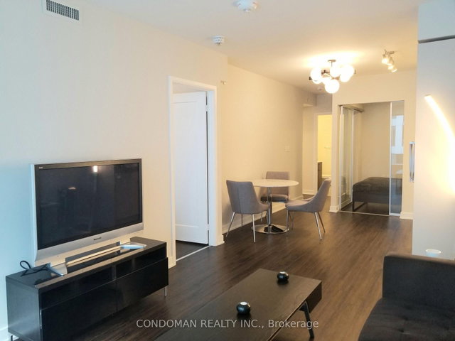 415W - 27 Bathurst Street