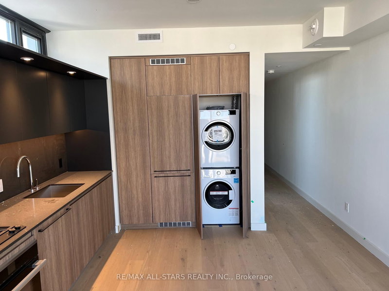 1607 - 81 Wellesley St E, Toronto, M4Y 0C5 | Image 3