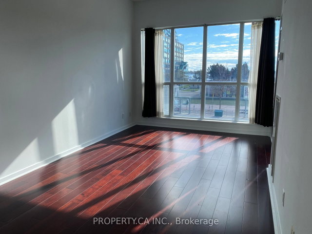 215 - 208 Queens Quay W