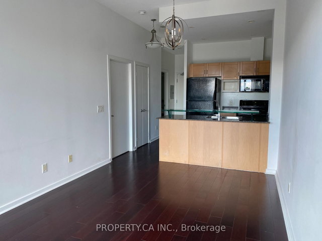215 - 208 Queens Quay W