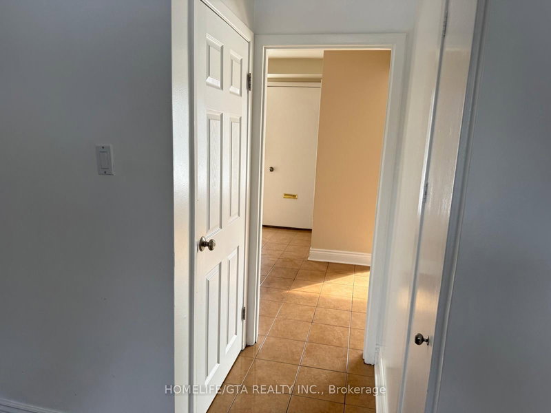 1068 Lawrence Ave E, Toronto, M3C 1R6 | Image 3