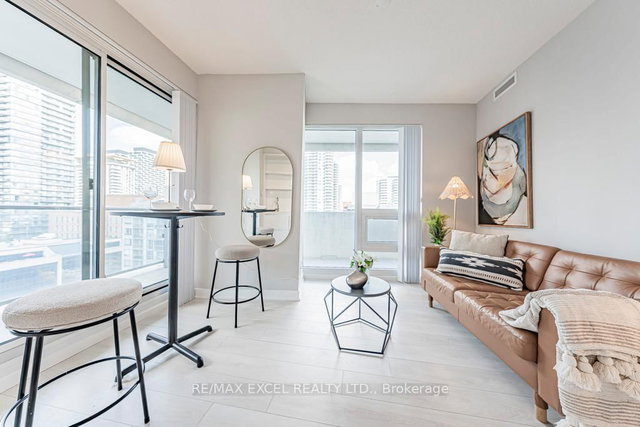 1302 - 2221 Yonge Street