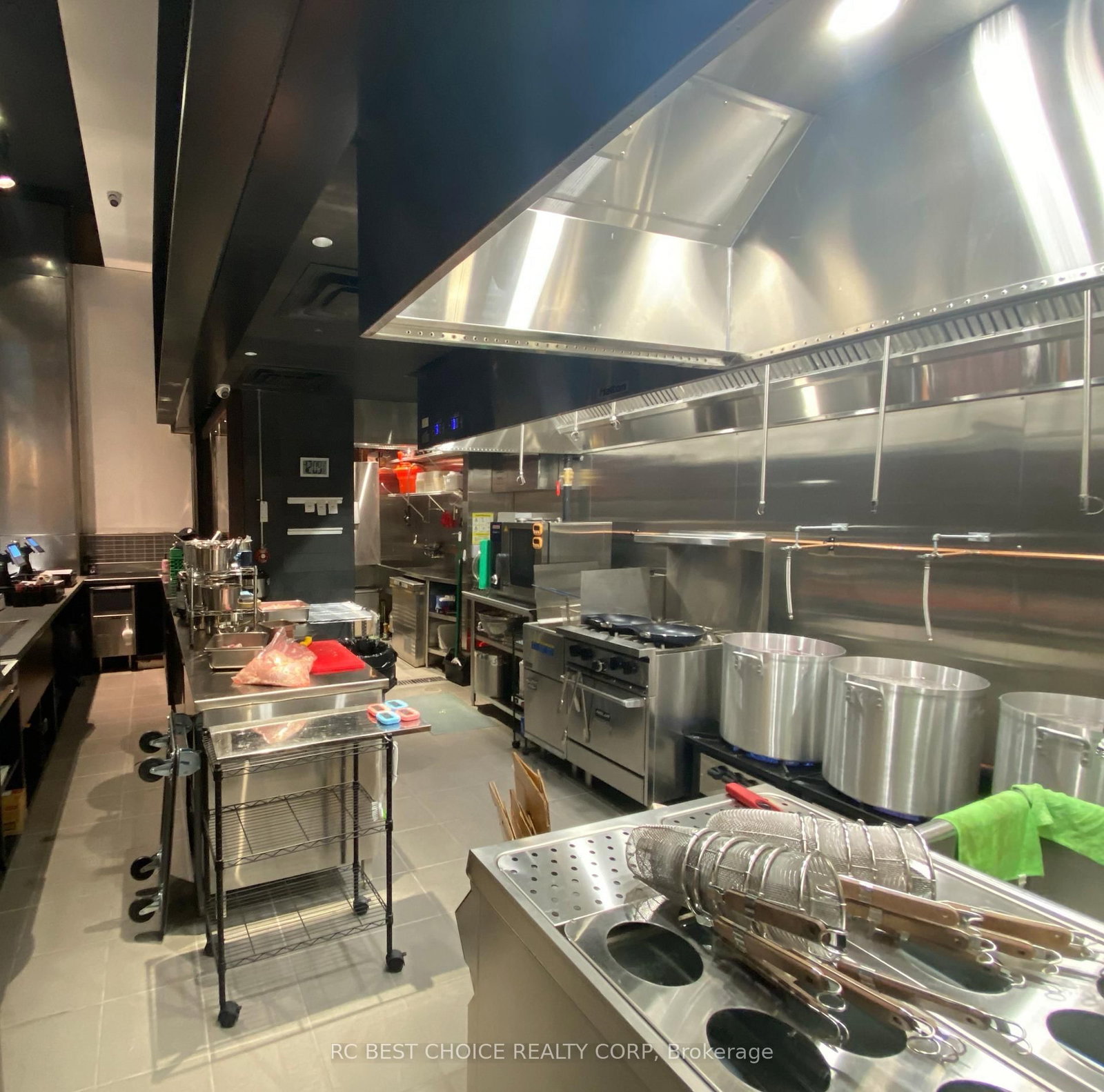 220 Yonge Street, Unit CRU F17 - Photo 2