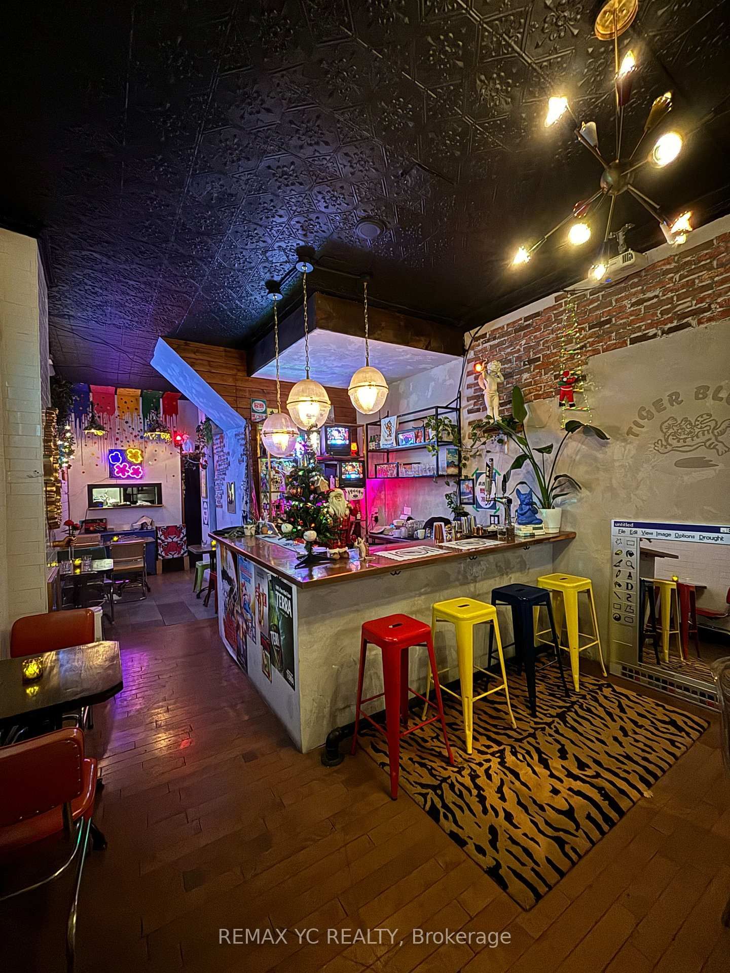 811 Queen Street W - Photo 2