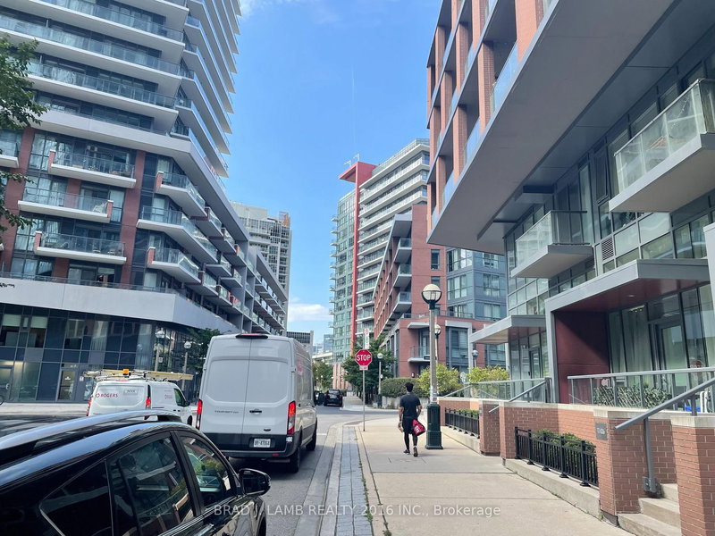 327 - 20 Bruyeres Mews, Toronto, M5V 0G8 | Image 2