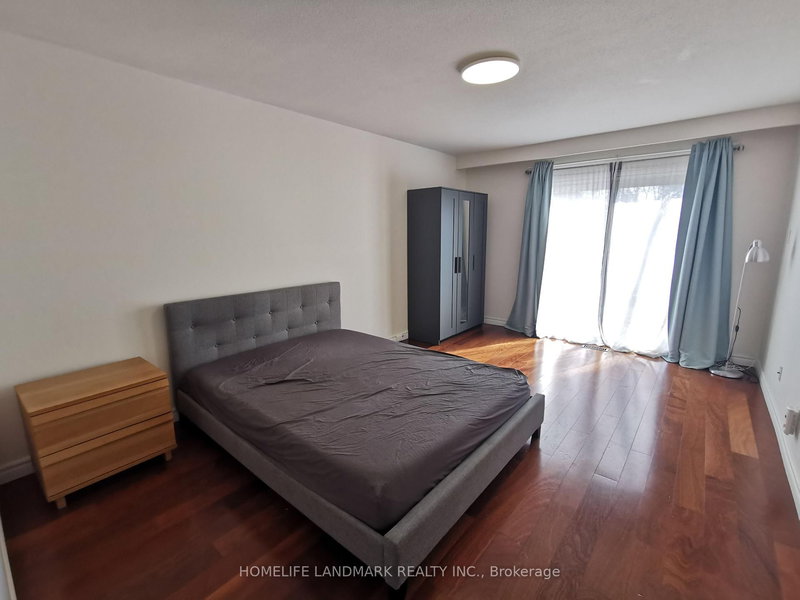 Middle - 84 Harrington Cres, Toronto, M2M 2Y5 | Image 2