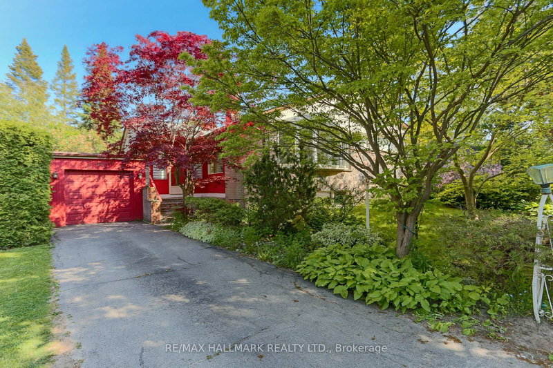80 Berkinshaw Cres, Toronto, M3B 2T2 | Image 2