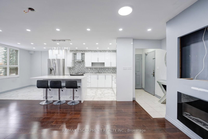 206 - 10 Edgecliff Golfway