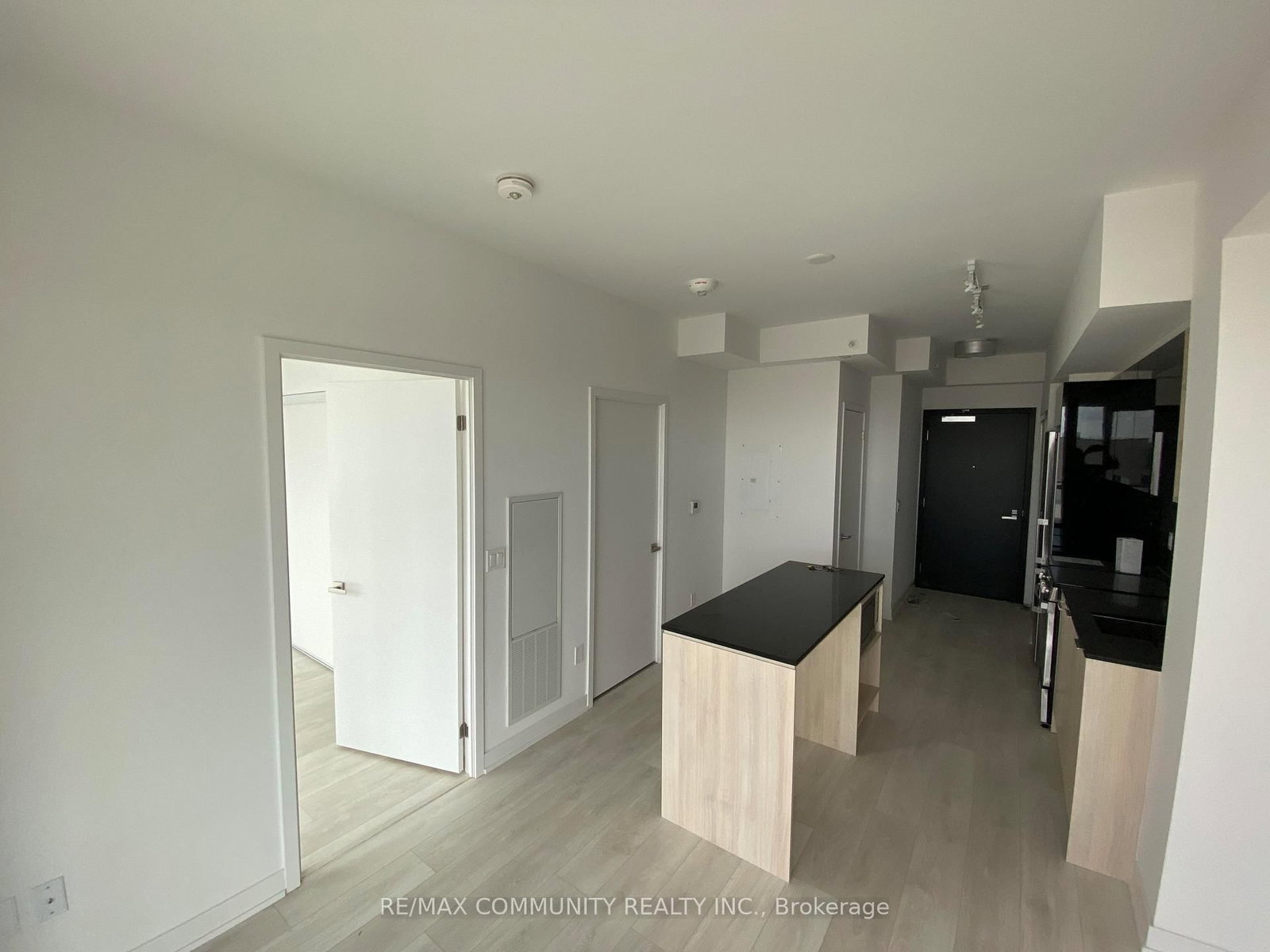 31 Tippett Road, Unit 1003 - Photo 6