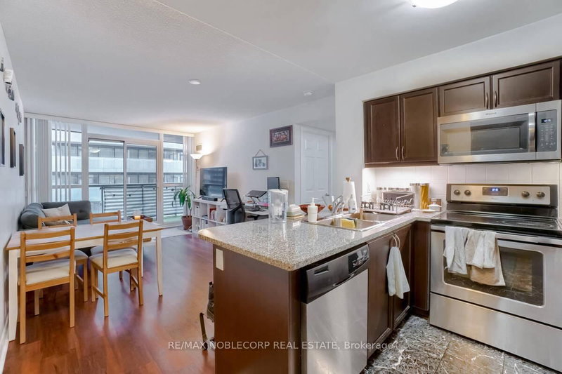 807 - 19 Grand Trunk Cres, Toronto, M5J 3A3 | Image 3