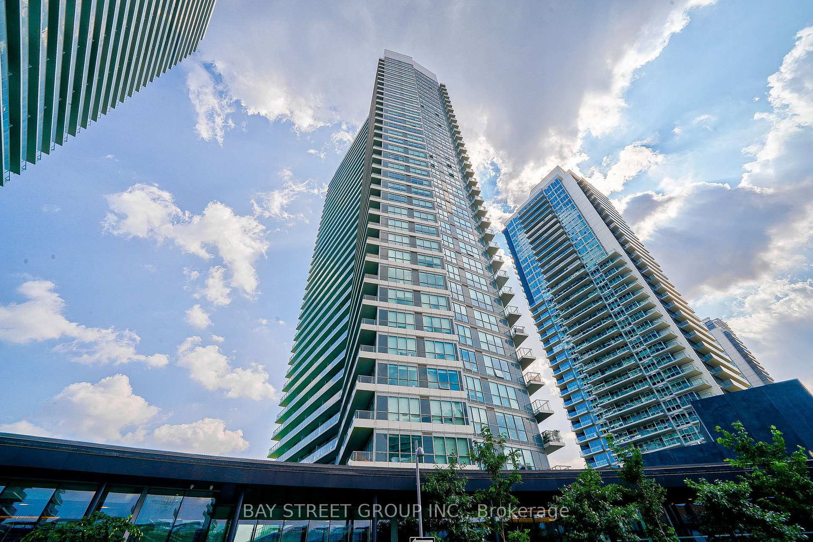 115 Mcmahon Drive, Unit 2706 - Photo 2